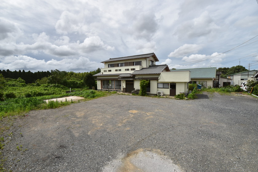 千葉県八街市滝台「中古戸建て」6DK+倉庫｜山田IC車5分｜土地1260.10